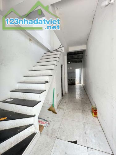 Hàng Thơm nhà Liên khu 4-5 gần chợ Bình Thành xe hơi tới cửa 80m2,3 Tầng Nhỉnh 2 tỷ - 2