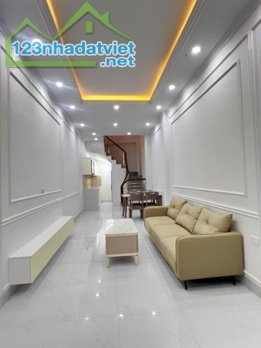 BÁN NHÀ LÔ GÓC VĂN QUÁN – NỞ HẬU – CÁCH TRẦN PHÚ 100M