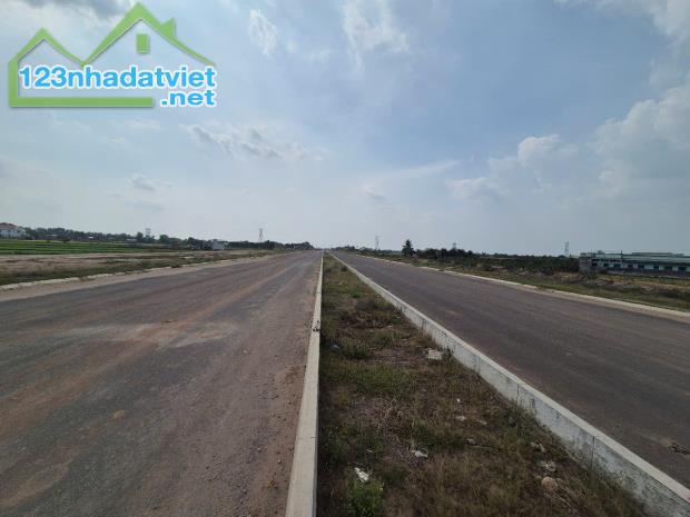 Bán đất 25x68m,  đường bê tông,   xã Đức Hòa Thượng, Đức Hòa, Long An.giá bán 5.2 tỷ, - 5