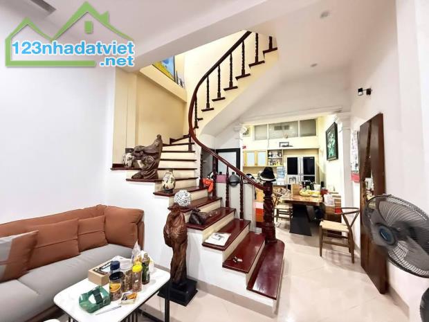 NHÀ HIẾM VÕNG THỊ - 5 MÉT RA OTO, CÁCH VÀI CHỤC MÉT RA HỒ TÂY LỘNG GIÓ - NHÀ ĐẸP Ở NGAY