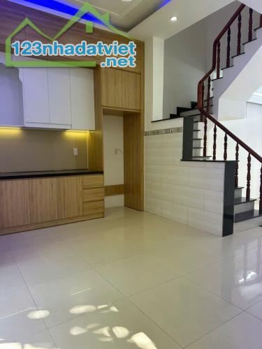 Bán nhà  đường thạnh xuân 43 hà huy giáp 50m  cách cầu phú long 500m 5,5 tỷ - 4