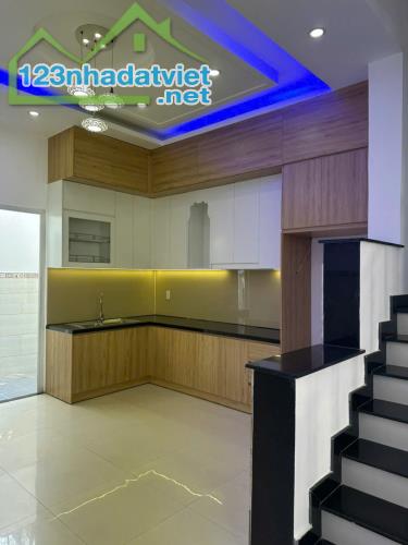 Bán nhà  đường thạnh xuân 43 hà huy giáp 50m  cách cầu phú long 500m 5,5 tỷ - 3