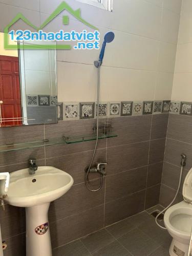 Bán nhà  đường thạnh xuân 43 hà huy giáp 50m  cách cầu phú long 500m 5,5 tỷ - 2