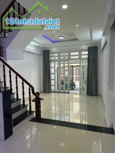 Bán nhà  đường thạnh xuân 43 hà huy giáp 50m  cách cầu phú long 500m 5,5 tỷ