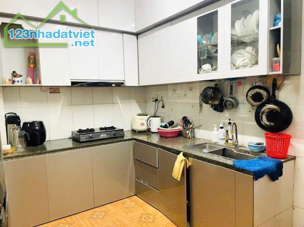 Nhà 2 tầng kiệt Trường Chinh . DT:54m . Sổ vuông vức. Giá : 2tỷ xxxx - 1