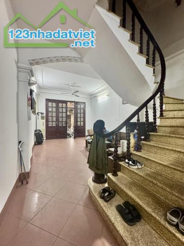 Bán nhà Chùa Vua-DT 56 m2 x 6 tầng.MT 4,3m.Ô TÔ ĐỖ CỬA-NỞ HẬU-20M RA PHỐ-THANG MÁY.