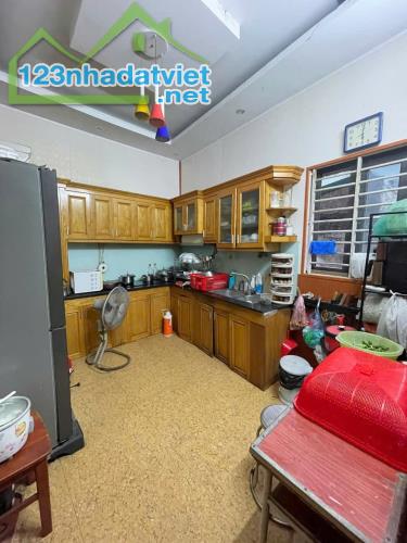 Bán nhà đống đa, 112m, mặt tiền 10m, nhà 3 tầng cũ. giá siêu tốt 18,9 tỉ - 1