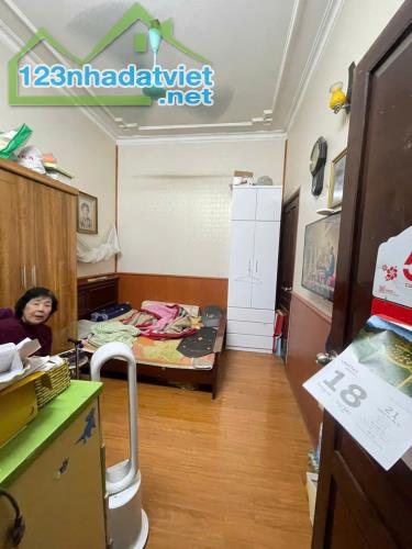 Bán nhà đống đa, 112m, mặt tiền 10m, nhà 3 tầng cũ. giá siêu tốt 18,9 tỉ - 2