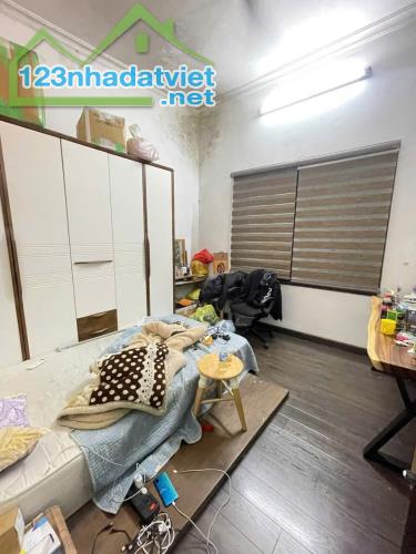 Bán nhà đống đa, 112m, mặt tiền 10m, nhà 3 tầng cũ. giá siêu tốt 18,9 tỉ - 3