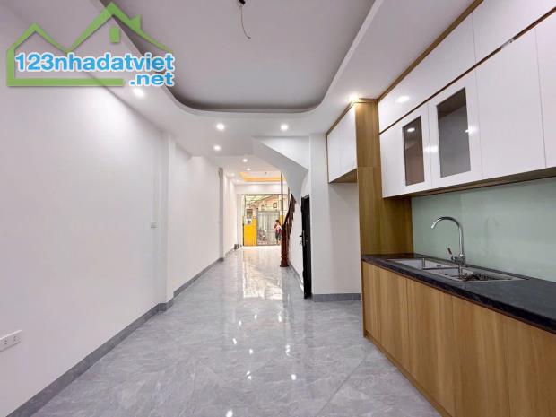 Nhà Xuân Phương, gần phố Trịnh Văn Bô 40M 5 Tầng, full nội thất, 3km Mỹ Đình 5 tỷ - 3
