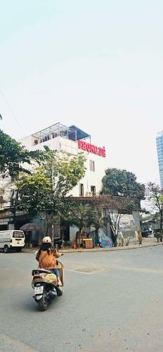 Xuân Đỉnh, Ngoại Giao Đoàn, 42m, 5 tầng, mt 5m, 8.2 tỷ, cách ô tô 10m, lô góc, ở sướng.