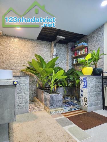 🚗 NHÀ HẺM 8M NGUYỄN VĂN QUÁ, Q12 – XE HƠI NGỦ TRONG NHÀ – 52m² CHỈ 4.6 TỶ!!!
🎁 TẶNG - 4