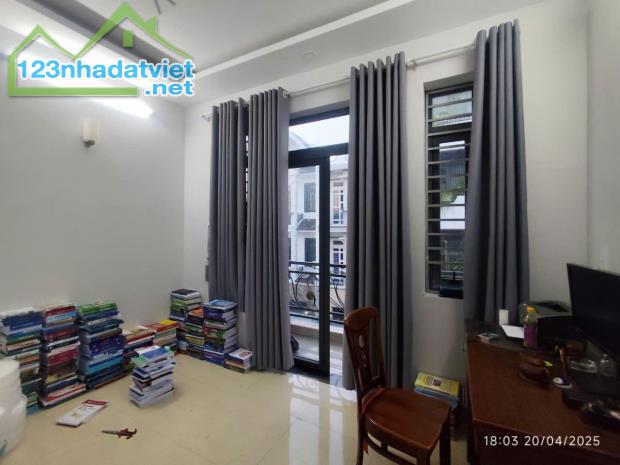 Bán Nhà 4 tầng, 52m2, 4PN, sân thượng, hẻm 2 ô tô tránh TX25, Quận 12 - 2
