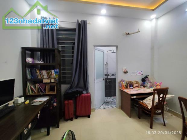 Bán Nhà 4 tầng, 52m2, 4PN, sân thượng, hẻm 2 ô tô tránh TX25, Quận 12 - 1