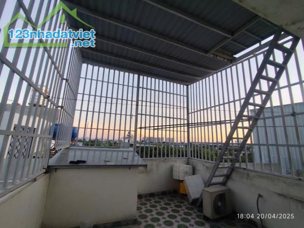 Bán Nhà 4 tầng, 52m2, 4PN, sân thượng, hẻm 2 ô tô tránh TX25, Quận 12