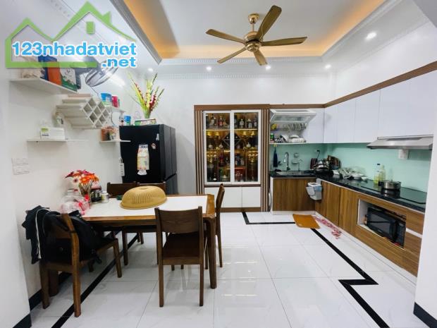 Bán Gấp Nhà 47m2, Xuân La, Ô Tô, Chỉ 9.5 Tỷ - 1
