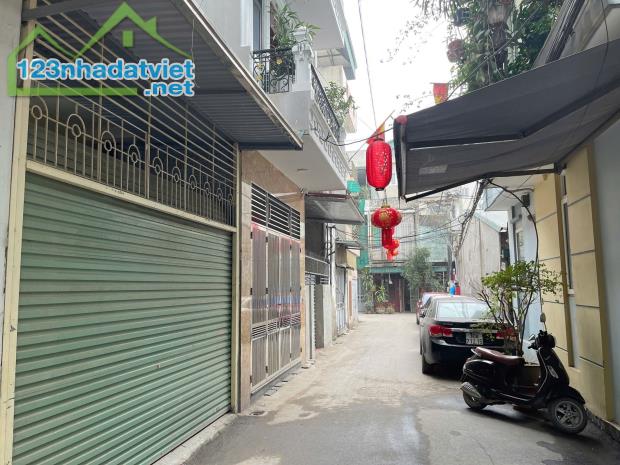 Bán nhà Đại Mỗ 69m2 x 3 tầng, Phân lô Oto tránh, giá 12,8 tỷ