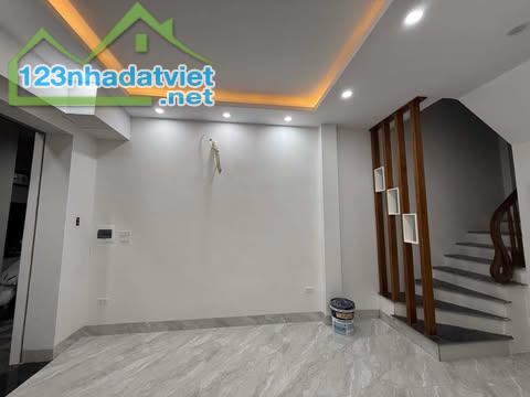 BÁN NHÀ MỚI LONG BIÊN – Ô TÔ ĐỖ CỬA – 5 TẦNG – GIÁ TỐT - 3
