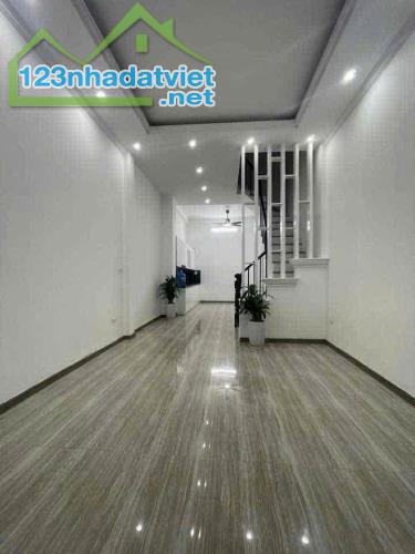 Bán gấp Nhà phố Hoàng Văn Thái – 43m2- Mặt tiền gần 4m- 4 tầng- vị trí vàng khu trung tâm - 4