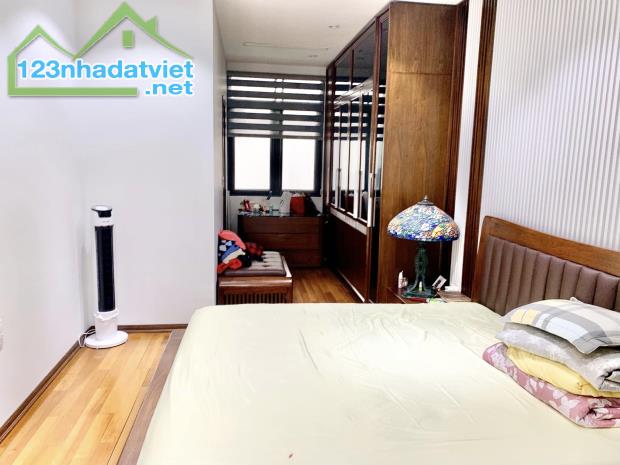 BÁN LIỀN KỀ VINHOMES GREEN BAY – 5 TẦNG THANG MÁY CÓ HẦM - HOÀN THIỆN ĐẸP - 5