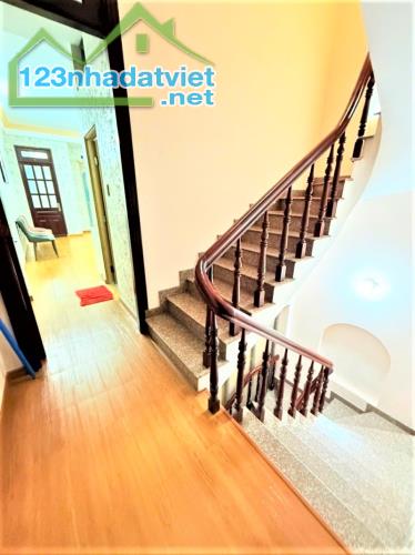 NHỈNH 15 TỶ - TÒA NHÀ HXH TÔ HIẾN THÀNH QUẬN 10 - KHU PHÂN LÔ VIP HIẾM BÁN -DT4.2x8M 3 LẦU - 1