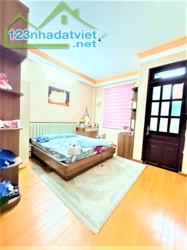 NHỈNH 15 TỶ - TÒA NHÀ HXH TÔ HIẾN THÀNH QUẬN 10 - KHU PHÂN LÔ VIP HIẾM BÁN -DT4.2x8M 3 LẦU - 4