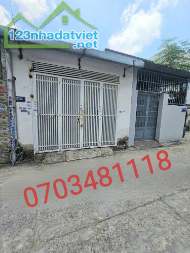 Bán Nhà Nguyễn Ảnh Thủ, 40m2, 2Tầng Đường 5m, Thông Tứ Tung xe hơi đậu trước nhà