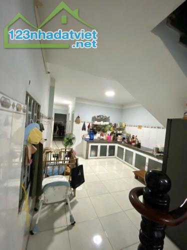 Mặt tiền C4 - Đông Hòa -  Dĩ An – Đường 20m – Giá 50 triệu/m² – Sổ hồng riêng. - 2
