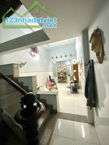 Mặt tiền C4 - Đông Hòa -  Dĩ An – Đường 20m – Giá 50 triệu/m² – Sổ hồng riêng. - 1