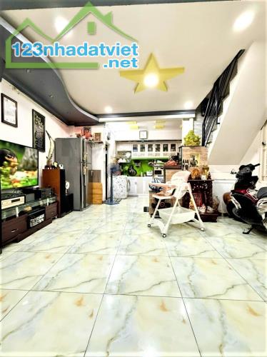HIẾM !!! 6 TỶ X CÒN TL - NHÀ HOÀNG SA QUẬN 3 - HẺM THÔNG THOÁNG DT 4.3x12M 2PN - 1 ĐỜI CHỦ - 4
