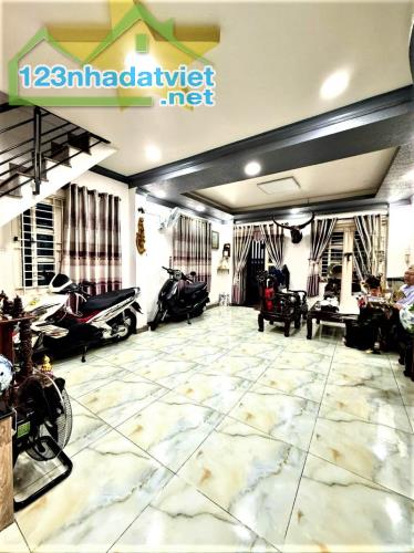HIẾM !!! 6 TỶ X CÒN TL - NHÀ HOÀNG SA QUẬN 3 - HẺM THÔNG THOÁNG DT 4.3x12M 2PN - 1 ĐỜI CHỦ - 3