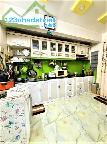 HIẾM !!! 6 TỶ X CÒN TL - NHÀ HOÀNG SA QUẬN 3 - HẺM THÔNG THOÁNG DT 4.3x12M 2PN - 1 ĐỜI CHỦ - 2