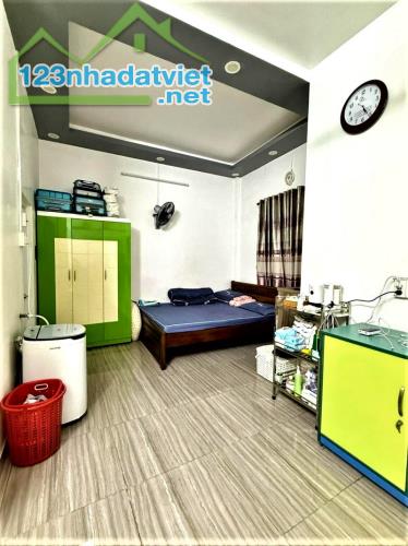 HIẾM !!! 6 TỶ X CÒN TL - NHÀ HOÀNG SA QUẬN 3 - HẺM THÔNG THOÁNG DT 4.3x12M 2PN - 1 ĐỜI CHỦ - 1