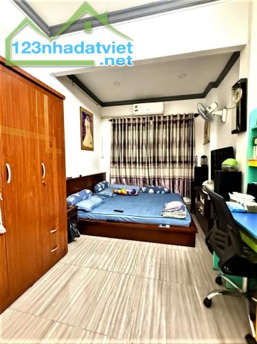 HIẾM !!! 6 TỶ X CÒN TL - NHÀ HOÀNG SA QUẬN 3 - HẺM THÔNG THOÁNG DT 4.3x12M 2PN - 1 ĐỜI CHỦ