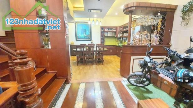 VIP- Bán nhà phố Nguyễn Ngọc Nại, Thanh Xuân- Phân lô Quân đội - Ô tô tránh- 70m, chỉ 18.x - 2