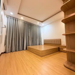 BÁN NHÀ GẤP TẠI LONG BIÊN TIỆN ÍCH NGẬP TRÀN,Ô TÔ NHỎ ,40m2 ,4 TẦNG  1 BƯỚC  RA PHỐ NHỈNH - 2