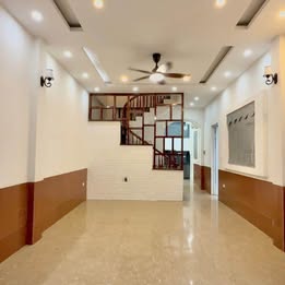 BÁN NHÀ GẤP TẠI LONG BIÊN TIỆN ÍCH NGẬP TRÀN,Ô TÔ NHỎ ,40m2 ,4 TẦNG  1 BƯỚC  RA PHỐ NHỈNH - 1