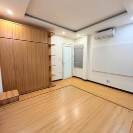 BÁN NHÀ GẤP TẠI LONG BIÊN TIỆN ÍCH NGẬP TRÀN,Ô TÔ NHỎ ,40m2 ,4 TẦNG  1 BƯỚC  RA PHỐ NHỈNH
