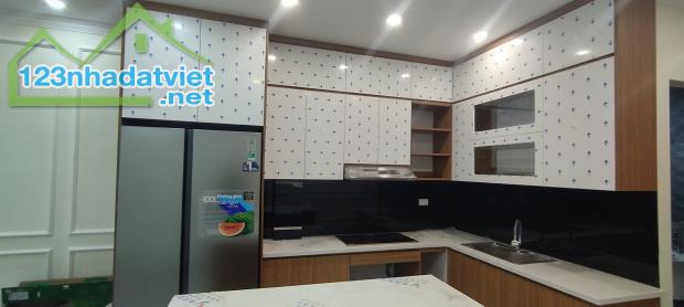 Cần bán gấp nhà phân lô phố Nguyễn văn Huyên 45m2, 7T, thang máy, gara ô tô vừa ở vừa kd - 4