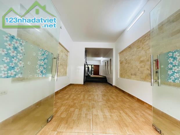 Cần bán gấp phân lô quân đội Cầu Giấy,60m2, 5T, ô tô tránh,