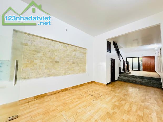 Cần bán gấp phân lô quân đội Cầu Giấy,60m2, 5T, ô tô tránh, - 1