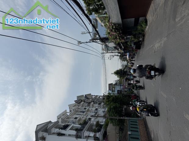 NHÀ B.ÁN - GẦN TRƯỜNG CHINH & CỔNG KCN TÂN BÌNH - HXH VÔ NHÀ - 3 TẦNG - 60M² - CHỈ NHỈNH 6 - 5