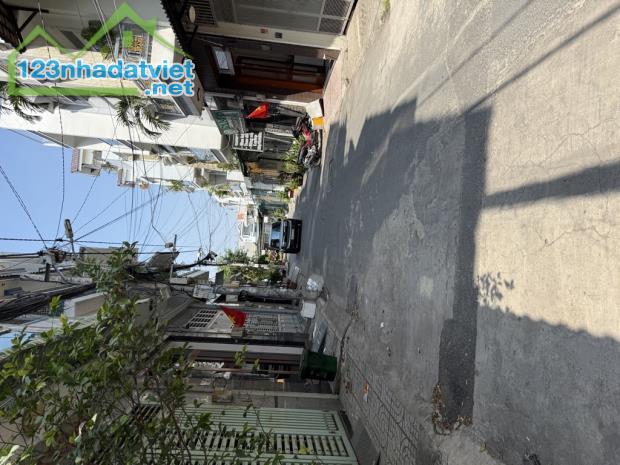 NHÀ B.ÁN - GẦN TRƯỜNG CHINH & CỔNG KCN TÂN BÌNH - HXH VÔ NHÀ - 3 TẦNG - 60M² - CHỈ NHỈNH 6 - 4