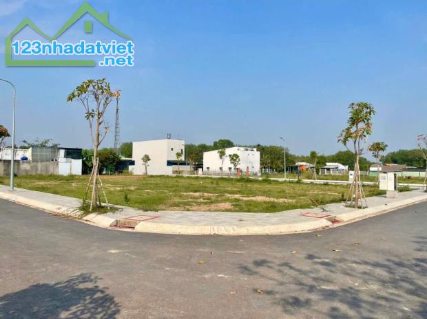 Kẹt tiền ngộp bank nên cần bán gấp lô đất 5x20, full thổ ngay VinHomes Củ Chi giá 1TY7 - 1
