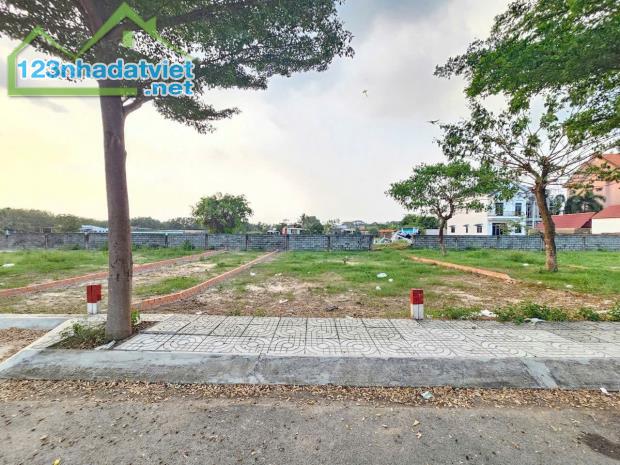 Kẹt tiền ngộp bank nên cần bán gấp lô đất 5x20, full thổ ngay VinHomes Củ Chi giá 1TY7 - 3