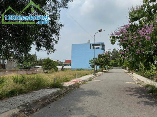 Kẹt tiền ngộp bank nên cần bán gấp lô đất 5x20, full thổ ngay VinHomes Củ Chi giá 1TY7 - 4