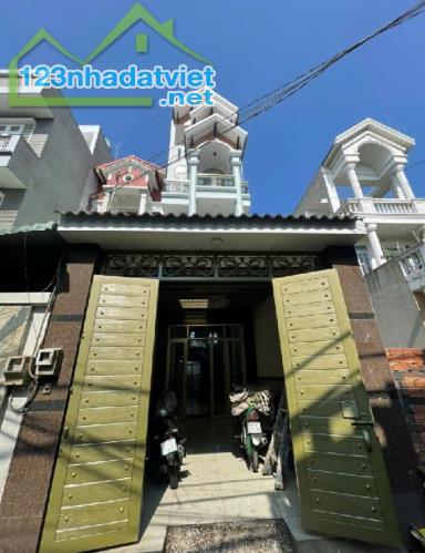 Chủ gửi: Cần bán nhà, giảm 300tr, còn 6ty499, 4x23m, 4 tầng, xe hơi vào nhà, Thới An, Q12