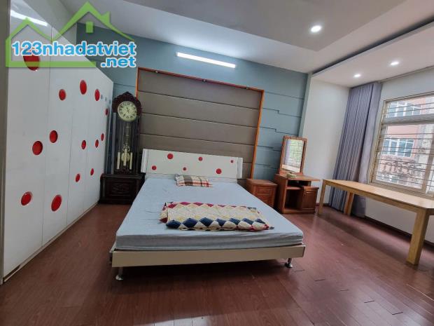 Bán Nhà Trần Duy Hưng. Cầu Giấy. Ô Tô. Kinh Doanh. DT 60m2. MT 4,7m. 5 Tầng. Giá 18,9 Tỷ.