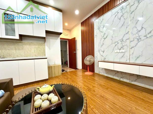 TẬP THỂ PHỐ BÀ TRIỆU - SÁT HỒ GƯƠM - KHU VỰC VIP NHẤT THÀNH PHỐ CHỈ NHỈNH 3tỷ