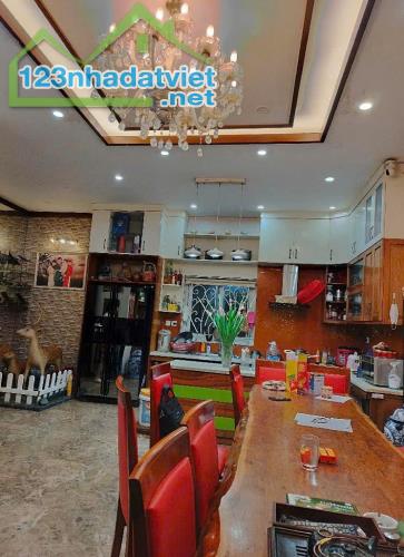BIỆT THỰ TÂY HỒ  - LÔ GÓC - 5 T THANG MÁY -  HÀNG XÓM  QUAN CHỨC -  Ở ĐẲNG CẤP 110m, 5T, - 3